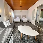 Magdalini House Parálion Ástros